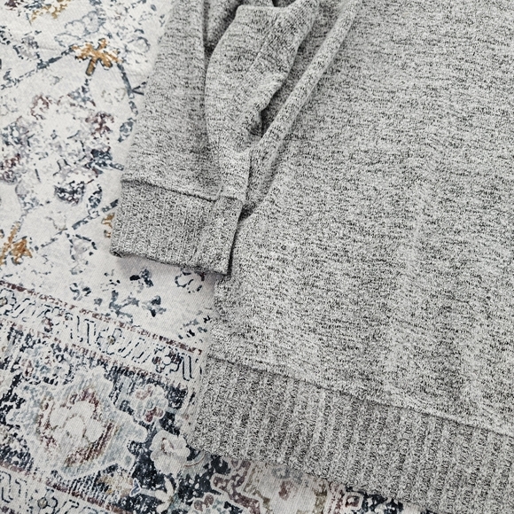 Torrid Super Soft Plush V-Neck Lace Pieced Sleeve Raglan Sweatshirt Heather Gray - Picture 6 of 10